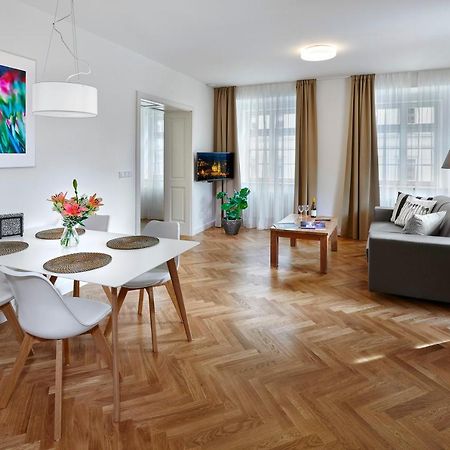 Downtown Suites Mala Strana براغ المظهر الخارجي الصورة