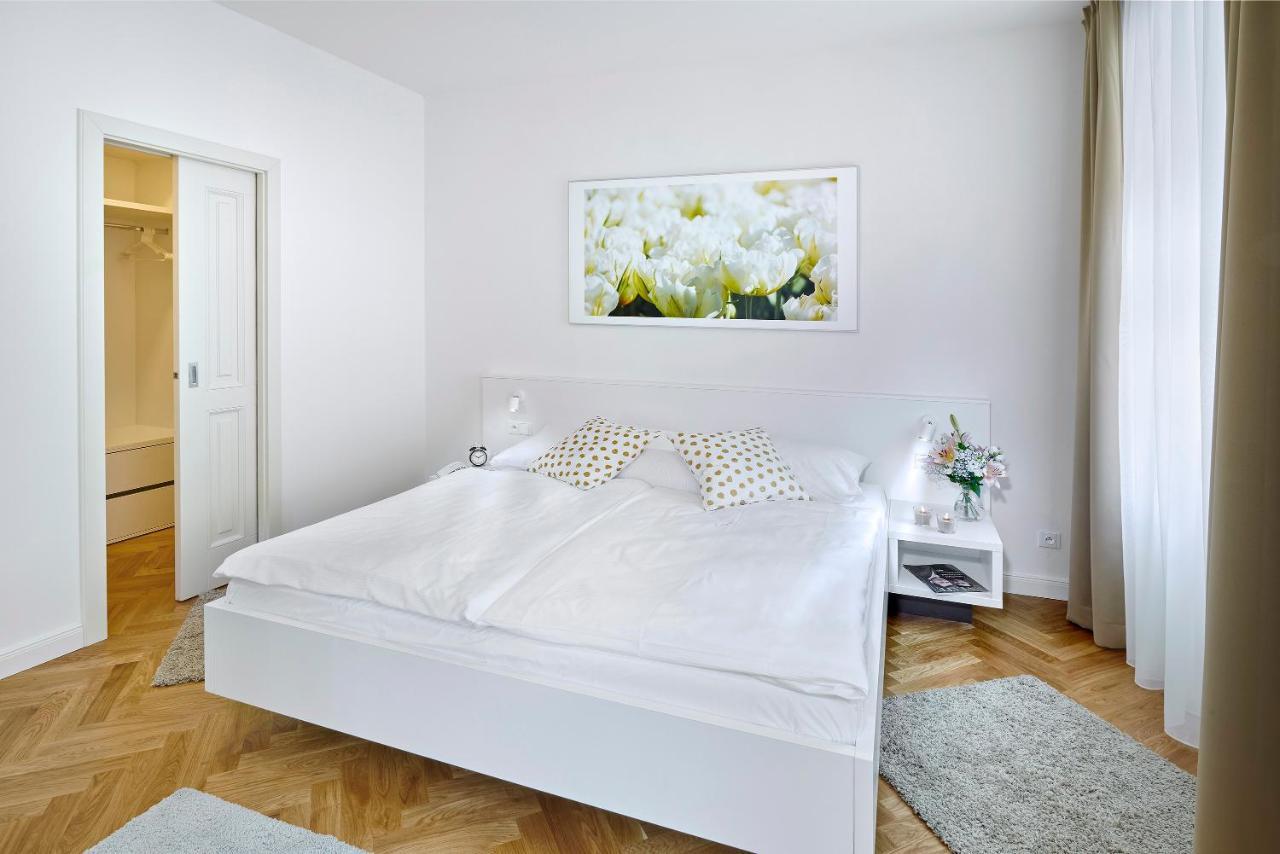 Downtown Suites Mala Strana براغ المظهر الخارجي الصورة